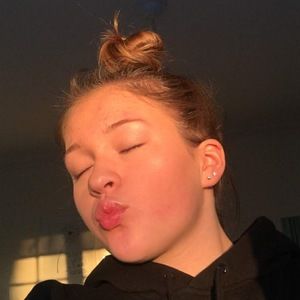 Meet your Posher, Kenzie